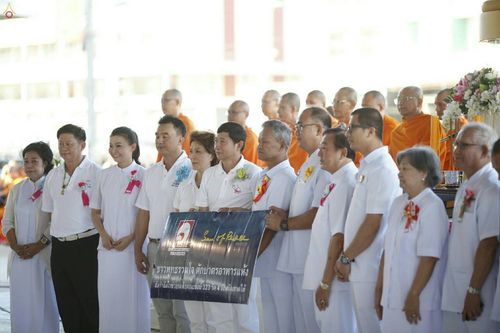 ภาพ No.19474:ประมวลภาพตักบาตรพระ 1,000 รูป ณ ตลาดสดไอยรา