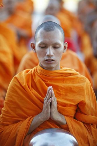 ภาพ No.19480:ประมวลภาพตักบาตรพระ 1,000 รูป ณ ตลาดสดไอยรา