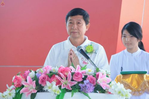 ภาพ No.19482:ประมวลภาพตักบาตรพระ 1,000 รูป ณ ตลาดสดไอยรา