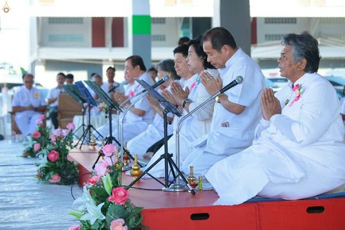 ภาพ No.19507:ประมวลภาพตักบาตรพระ 1,000 รูป ณ ตลาดสดไอยรา