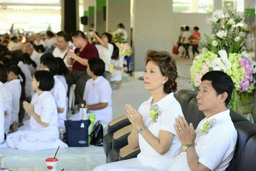 ภาพ No.19503:ประมวลภาพตักบาตรพระ 1,000 รูป ณ ตลาดสดไอยรา