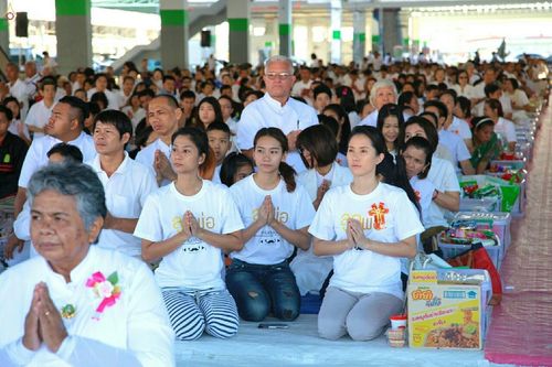 ภาพ No.19506:ประมวลภาพตักบาตรพระ 1,000 รูป ณ ตลาดสดไอยรา