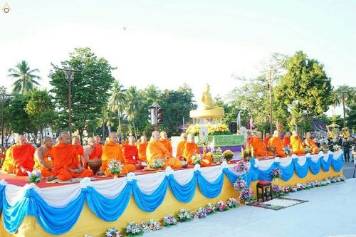 ภาพ No.19410:ประมวลภาพตักบาตรพระ 1,199 รูป ณ ข่วงเมืองน่าน