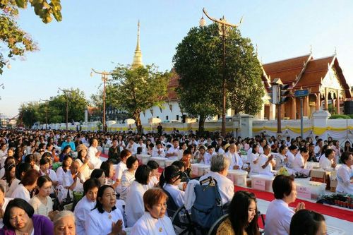 ภาพ No.19415:ประมวลภาพตักบาตรพระ 1,199 รูป ณ ข่วงเมืองน่าน