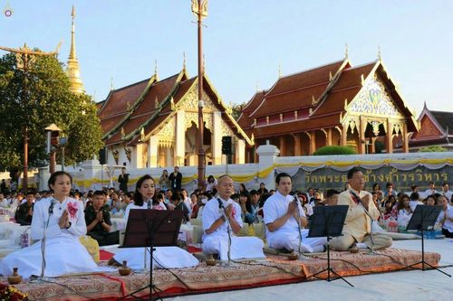 ภาพ No.19416:ประมวลภาพตักบาตรพระ 1,199 รูป ณ ข่วงเมืองน่าน