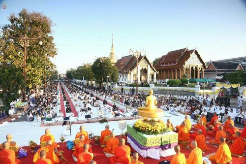 ภาพ No.19418:ประมวลภาพตักบาตรพระ 1,199 รูป ณ ข่วงเมืองน่าน