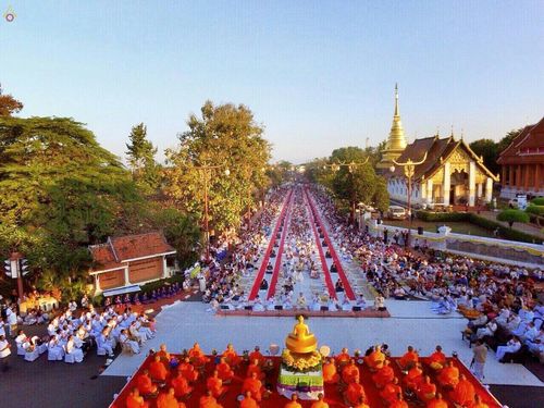 ภาพ No.19420:ประมวลภาพตักบาตรพระ 1,199 รูป ณ ข่วงเมืองน่าน