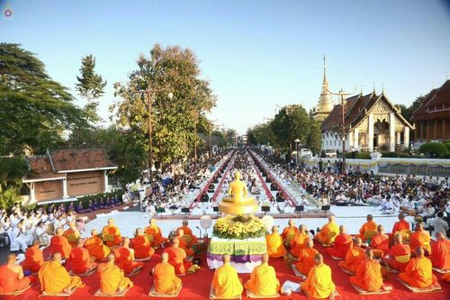 ภาพ No.19419:ประมวลภาพตักบาตรพระ 1,199 รูป ณ ข่วงเมืองน่าน