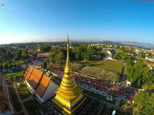 ภาพ No.19421:ประมวลภาพตักบาตรพระ 1,199 รูป ณ ข่วงเมืองน่าน