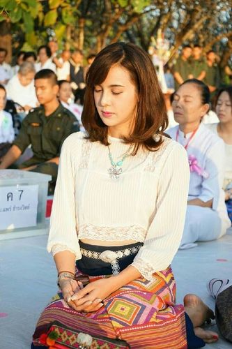 ภาพ No.19429:ประมวลภาพตักบาตรพระ 1,199 รูป ณ ข่วงเมืองน่าน