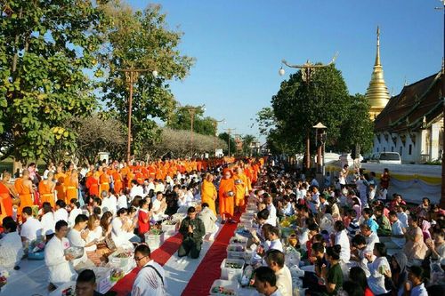 ภาพ No.19436:ประมวลภาพตักบาตรพระ 1,199 รูป ณ ข่วงเมืองน่าน