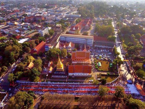 ภาพ No.19437:ประมวลภาพตักบาตรพระ 1,199 รูป ณ ข่วงเมืองน่าน