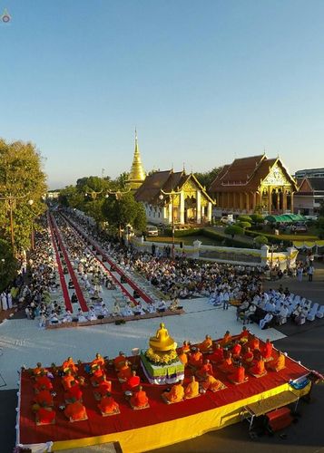 ภาพ No.19428:ประมวลภาพตักบาตรพระ 1,199 รูป ณ ข่วงเมืองน่าน