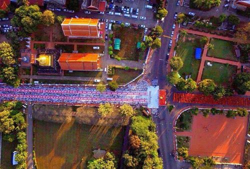 ภาพ No.19440:ประมวลภาพตักบาตรพระ 1,199 รูป ณ ข่วงเมืองน่าน