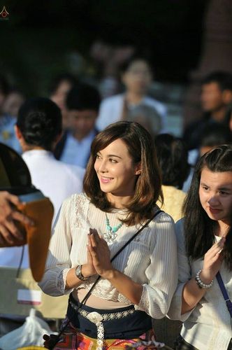 ภาพ No.19441:ประมวลภาพตักบาตรพระ 1,199 รูป ณ ข่วงเมืองน่าน