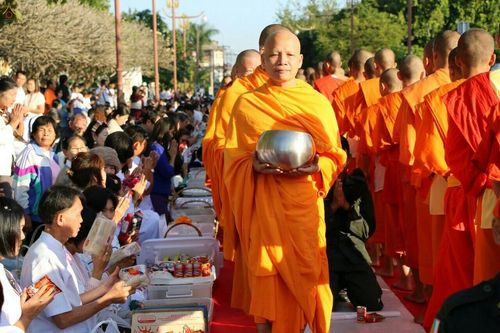 ภาพ No.19443:ประมวลภาพตักบาตรพระ 1,199 รูป ณ ข่วงเมืองน่าน