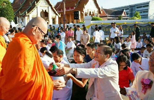 ภาพ No.19447:ประมวลภาพตักบาตรพระ 1,199 รูป ณ ข่วงเมืองน่าน