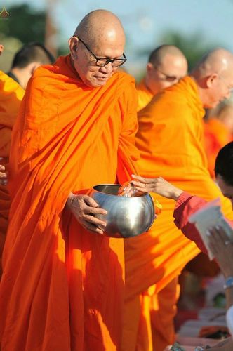 ภาพ No.19451:ประมวลภาพตักบาตรพระ 1,199 รูป ณ ข่วงเมืองน่าน