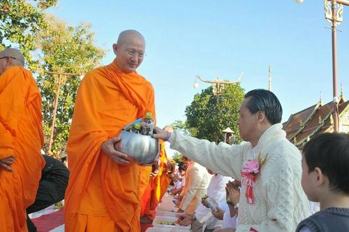 ภาพ No.19455:ประมวลภาพตักบาตรพระ 1,199 รูป ณ ข่วงเมืองน่าน