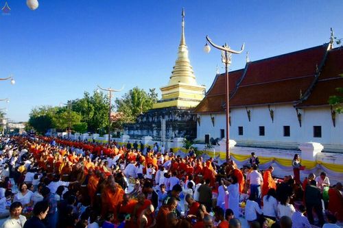 ภาพ No.19461:ประมวลภาพตักบาตรพระ 1,199 รูป ณ ข่วงเมืองน่าน