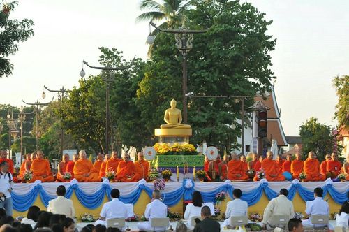 ภาพ No.19466:ประมวลภาพตักบาตรพระ 1,199 รูป ณ ข่วงเมืองน่าน