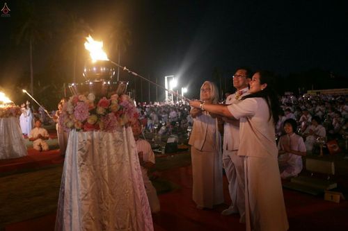 ภาพ No.19691:ประมวลภาพพิธีสถาปนามหาวิหารพระมงคลเทพมุนี (สด จนฺทสโร) ณ คลองบางนางแท่น