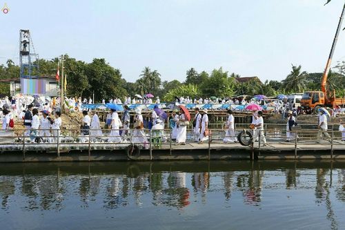 ภาพ No.19718:ประมวลภาพพิธีสถาปนามหาวิหารพระมงคลเทพมุนี (สด จนฺทสโร) ณ คลองบางนางแท่น