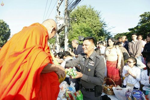 ภาพ No.19521:ประมวลภาพตักบาตรพระนานาชาติ 10,000 รูป จ.เชียงใหม่ วันอาทิตย์ 27 ธันวาคม พ.ศ. 2558
