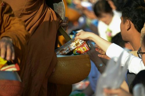 ภาพ No.19530:ประมวลภาพตักบาตรพระนานาชาติ 10,000 รูป จ.เชียงใหม่ วันอาทิตย์ 27 ธันวาคม พ.ศ. 2558