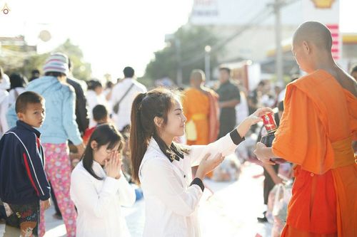 ภาพ No.19533:ประมวลภาพตักบาตรพระนานาชาติ 10,000 รูป จ.เชียงใหม่ วันอาทิตย์ 27 ธันวาคม พ.ศ. 2558