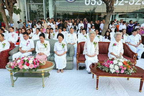 ภาพ No.19558:ประมวลภาพตักบาตรพระนานาชาติ 10,000 รูป จ.เชียงใหม่ วันอาทิตย์ 27 ธันวาคม พ.ศ. 2558