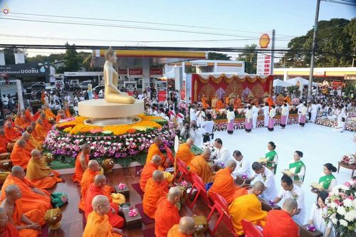 ภาพ No.19565:ประมวลภาพตักบาตรพระนานาชาติ 10,000 รูป จ.เชียงใหม่ วันอาทิตย์ 27 ธันวาคม พ.ศ. 2558