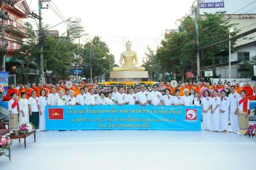 ภาพ No.19567:ประมวลภาพตักบาตรพระนานาชาติ 10,000 รูป จ.เชียงใหม่ วันอาทิตย์ 27 ธันวาคม พ.ศ. 2558