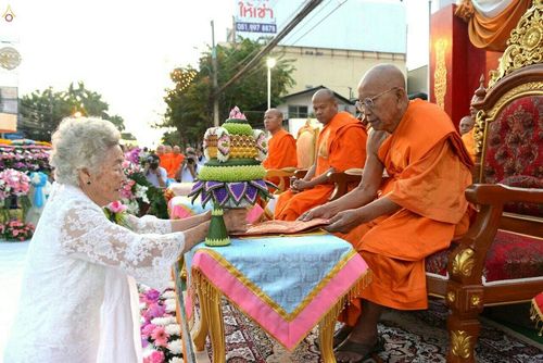ภาพ No.19578:ประมวลภาพตักบาตรพระนานาชาติ 10,000 รูป จ.เชียงใหม่ วันอาทิตย์ 27 ธันวาคม พ.ศ. 2558