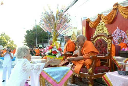 ภาพ No.19581:ประมวลภาพตักบาตรพระนานาชาติ 10,000 รูป จ.เชียงใหม่ วันอาทิตย์ 27 ธันวาคม พ.ศ. 2558