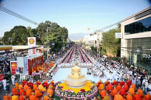 ภาพ No.19588:ประมวลภาพตักบาตรพระนานาชาติ 10,000 รูป จ.เชียงใหม่ วันอาทิตย์ 27 ธันวาคม พ.ศ. 2558