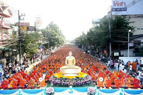ภาพ No.19589:ประมวลภาพตักบาตรพระนานาชาติ 10,000 รูป จ.เชียงใหม่ วันอาทิตย์ 27 ธันวาคม พ.ศ. 2558