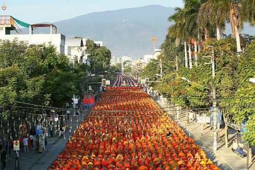 ภาพ No.19593:ประมวลภาพตักบาตรพระนานาชาติ 10,000 รูป จ.เชียงใหม่ วันอาทิตย์ 27 ธันวาคม พ.ศ. 2558