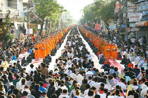 ภาพ No.19592:ประมวลภาพตักบาตรพระนานาชาติ 10,000 รูป จ.เชียงใหม่ วันอาทิตย์ 27 ธันวาคม พ.ศ. 2558