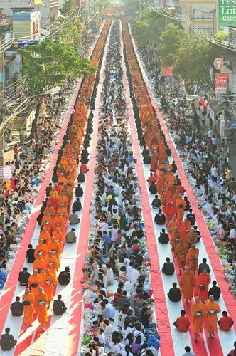 ภาพ No.19595:ประมวลภาพตักบาตรพระนานาชาติ 10,000 รูป จ.เชียงใหม่ วันอาทิตย์ 27 ธันวาคม พ.ศ. 2558