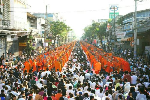 ภาพ No.19606:ประมวลภาพตักบาตรพระนานาชาติ 10,000 รูป จ.เชียงใหม่ วันอาทิตย์ 27 ธันวาคม พ.ศ. 2558