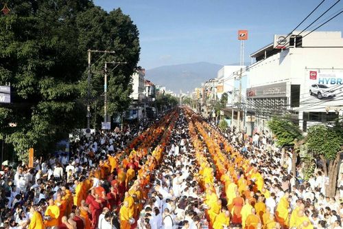 ภาพ No.19611:ประมวลภาพตักบาตรพระนานาชาติ 10,000 รูป จ.เชียงใหม่ วันอาทิตย์ 27 ธันวาคม พ.ศ. 2558