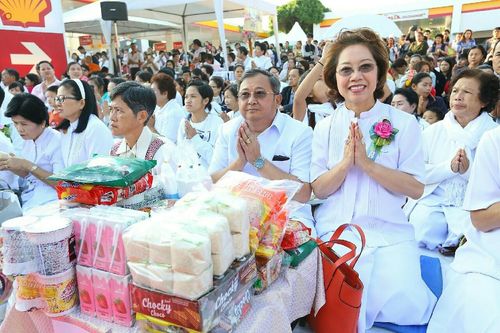 ภาพ No.19609:ประมวลภาพตักบาตรพระนานาชาติ 10,000 รูป จ.เชียงใหม่ วันอาทิตย์ 27 ธันวาคม พ.ศ. 2558