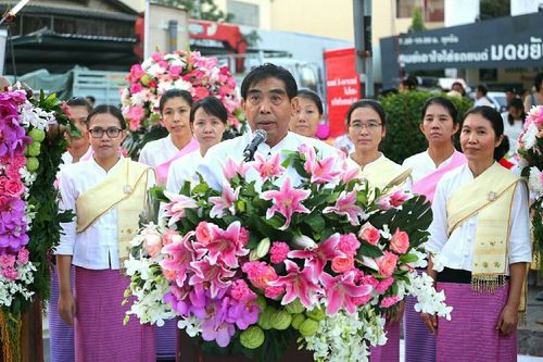 ภาพ No.19616:ประมวลภาพตักบาตรพระนานาชาติ 10,000 รูป จ.เชียงใหม่ วันอาทิตย์ 27 ธันวาคม พ.ศ. 2558