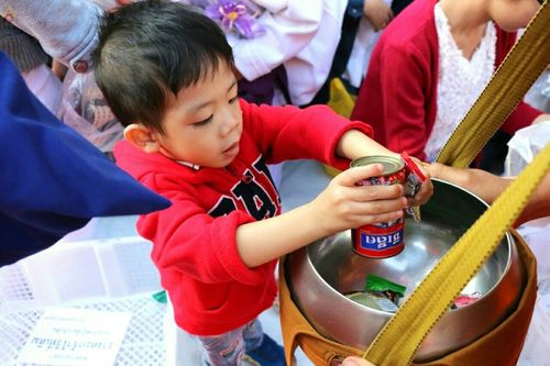 ภาพ No.19629:ประมวลภาพตักบาตรพระนานาชาติ 10,000 รูป จ.เชียงใหม่ วันอาทิตย์ 27 ธันวาคม พ.ศ. 2558