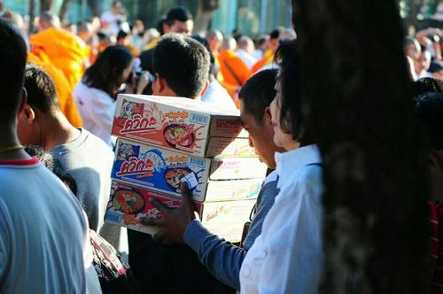 ภาพ No.19636:ประมวลภาพตักบาตรพระนานาชาติ 10,000 รูป จ.เชียงใหม่ วันอาทิตย์ 27 ธันวาคม พ.ศ. 2558