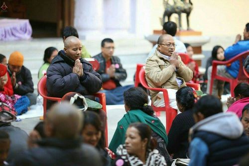 ภาพ No.19818:พิธีตัดปอยผมและแห่นาคธรรมทายาทในโครงการบรรพชาสามเณรเนปาล 150 รูป