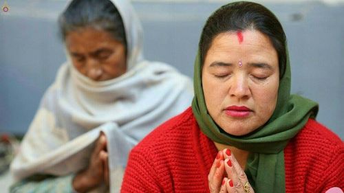 ภาพ No.19821:พิธีตัดปอยผมและแห่นาคธรรมทายาทในโครงการบรรพชาสามเณรเนปาล 150 รูป