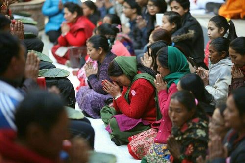 ภาพ No.19829:พิธีตัดปอยผมและแห่นาคธรรมทายาทในโครงการบรรพชาสามเณรเนปาล 150 รูป