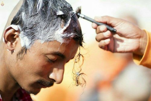 ภาพ No.19842:พิธีตัดปอยผมและแห่นาคธรรมทายาทในโครงการบรรพชาสามเณรเนปาล 150 รูป